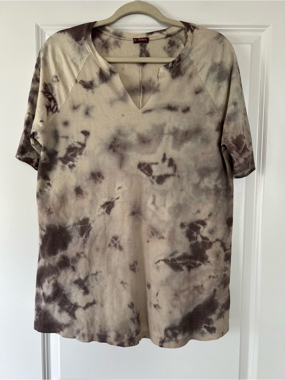 T Party Fashion Taupe and Brown Tie-Dye Short Sleeve V-Notch Top